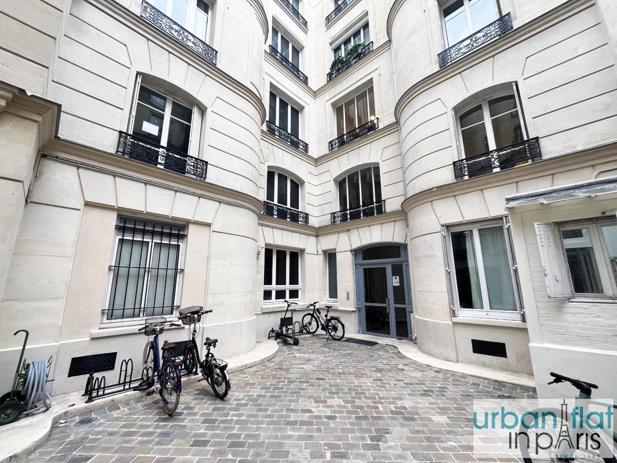 90 - Karl Lagerfeld Lafayette Paris Exterior foto