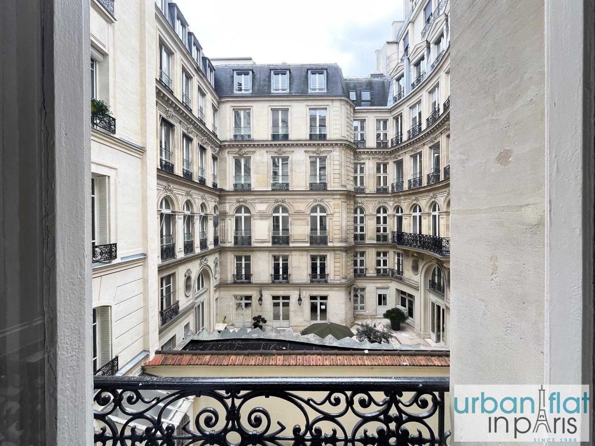 90 - Karl Lagerfeld Lafayette Paris Exterior foto